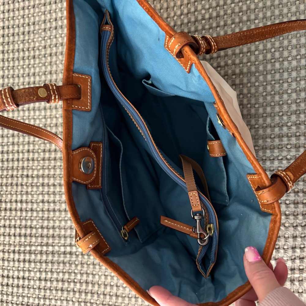 ๐ค๐ EUC Dooney & Bourke White and Purple Women's Bag - Picture 4 of 4